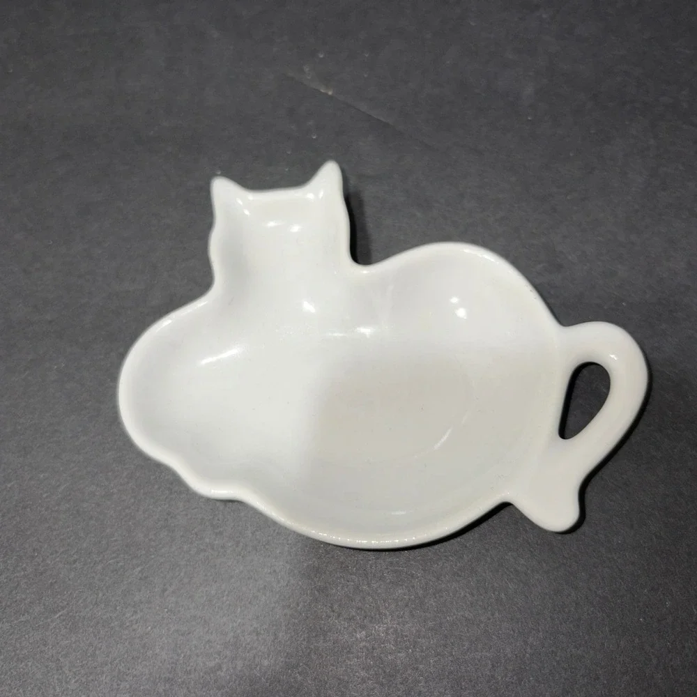 White Ceramic Cat Trinket Dish Feline Jewelry Ring Holder Tea Bag Holder Decor
